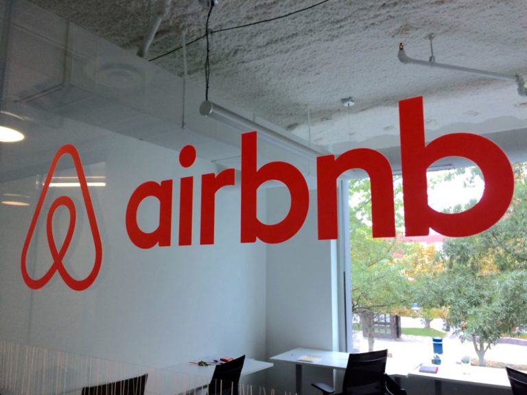 Airbnb lança Experiências Online para atividades de lazer sem sair de casa